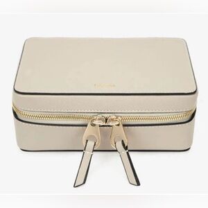 Calpak jewelry case in stone. Brand new!
No longer sold online in this color.